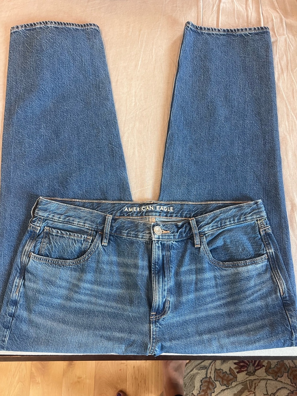 Ladies size 18- American Eagle 90s straight jeans- like new